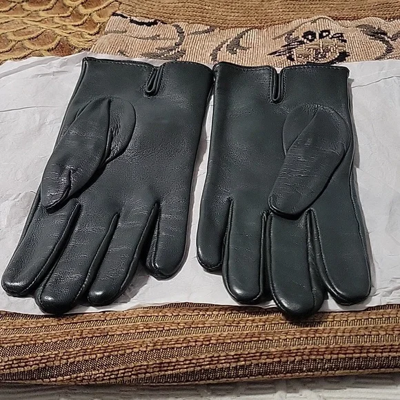 GucciAuthentic Dk.Green Gloves